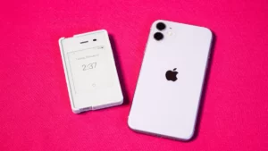 light phone 2 vs. iPhone